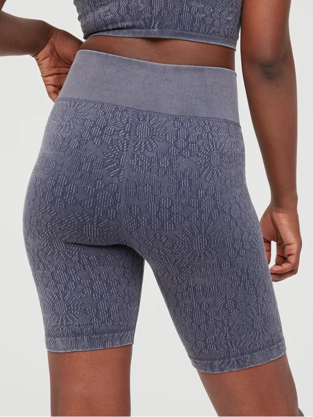 OFFLINE Aerie Seamless Floral 7" Bike Short - size S/P - blue embossed daises